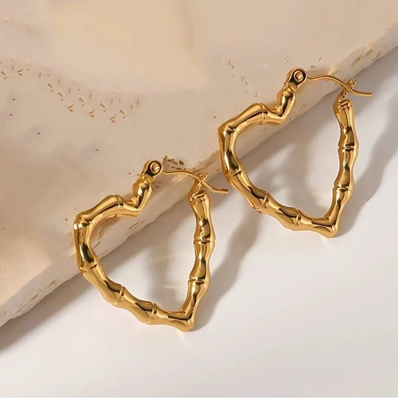 18K Gold Plated Heart Earrings*Hoop Earrings*Waterproof Jewelry* - Picture 2 of 4
